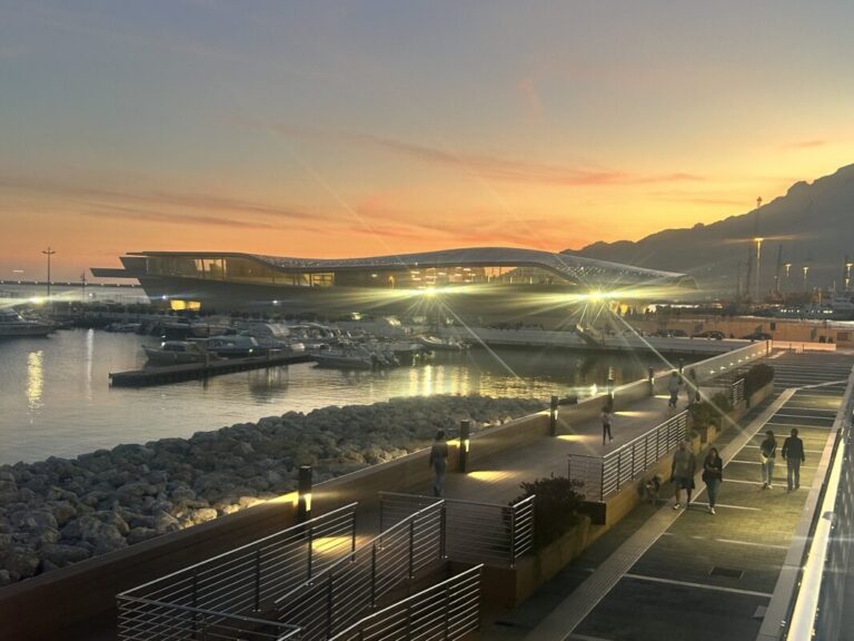 Porto di Salerno al Tramonto A Ottobre